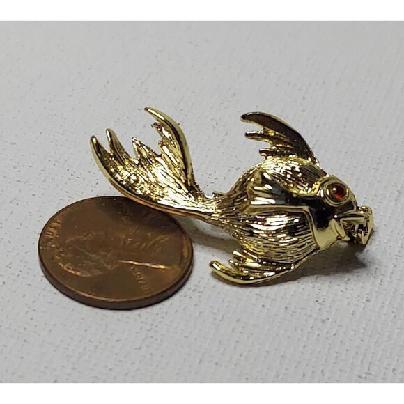 Volupte Pin Goldfish Metal 1 1/2" - Picture 4 of 4